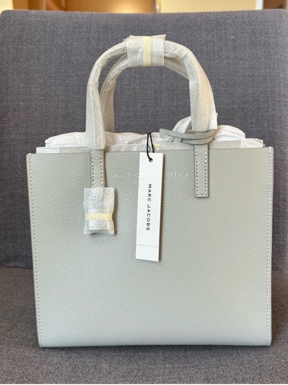 Marc Jacobs light grey crossbody tote 
Dimensions: 8" x 9" x 4"
Dust bag not inc